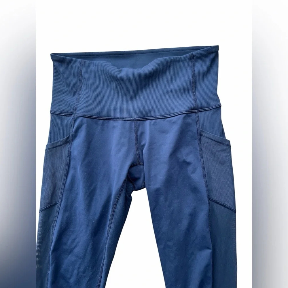 Lululemon Seek The Heat Crop Leggings Women’s size 6 Navy Blue Mesh